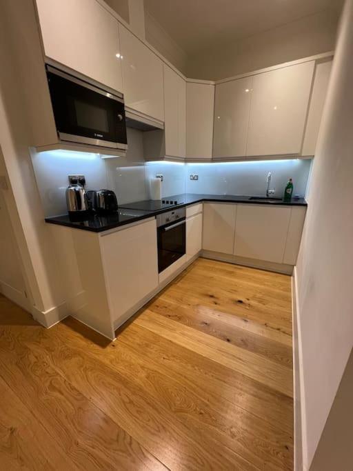 Cozy Modern Apartment In Croydon Central Екстериор снимка