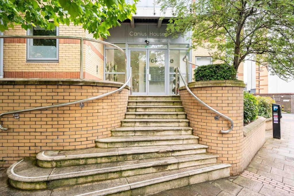Cozy Modern Apartment In Croydon Central Екстериор снимка