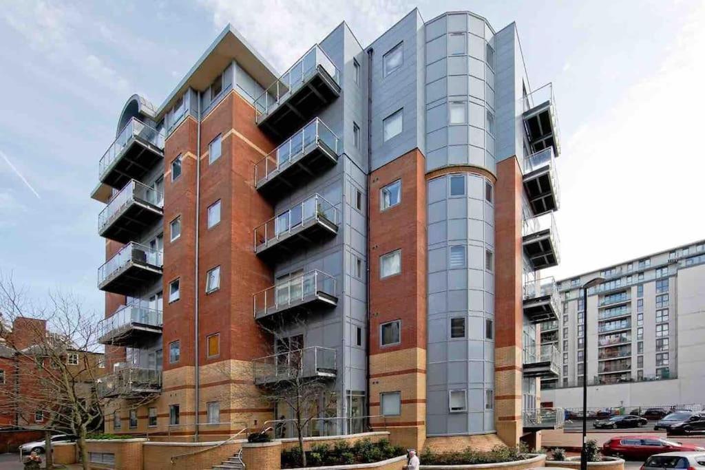 Cozy Modern Apartment In Croydon Central Екстериор снимка